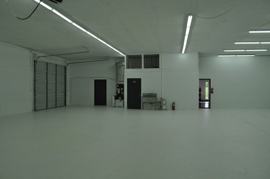 More Photos Of 4701 Hubbs Ln, Knoxville Office For Sale