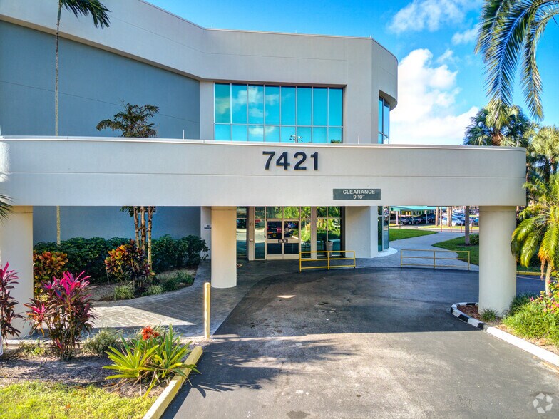 More Photos Of 7421 N University Dr, Tamarac Medical For Sale
