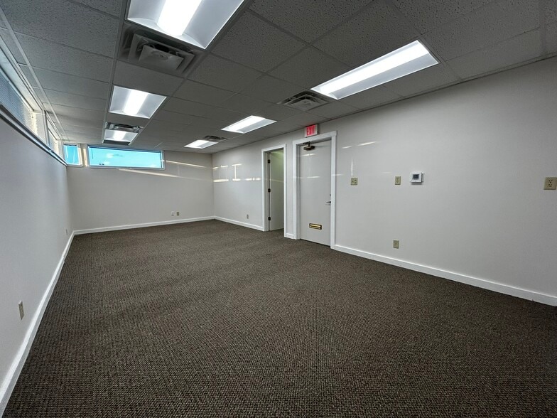 More Photos Of 6820 Roosevelt Ave, Middletown Medical For Lease