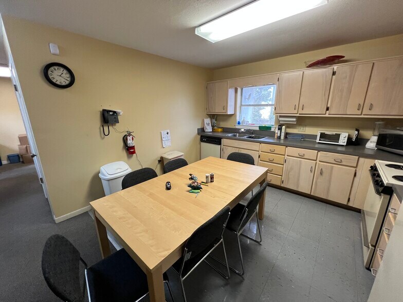 More Photos Of 901 New Warrington Rd, Pensacola Office For Sale