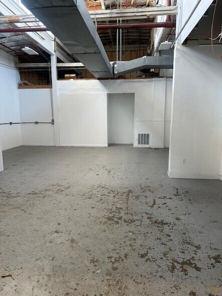 More Photos Of 17-19 Hayward St, Ipswich Manufacturing For Lease