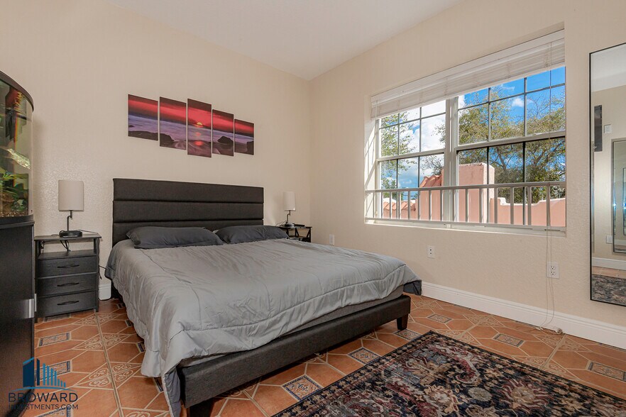 More Photos Of 330 SW 20th St, Fort Lauderdale Multifamily For Sale