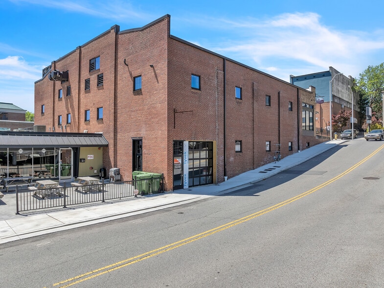 More Photos Of 201 S Court Street, Maryville General Retail For Lease