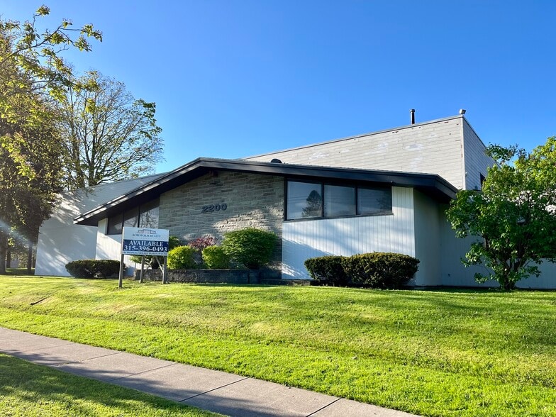 Primary Photo Of 2200 E Genesee St, Syracuse Medical For Lease
