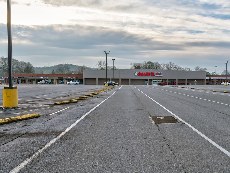 11011197 N Eastman Rd, Kingsport, TN 37664 For Lease