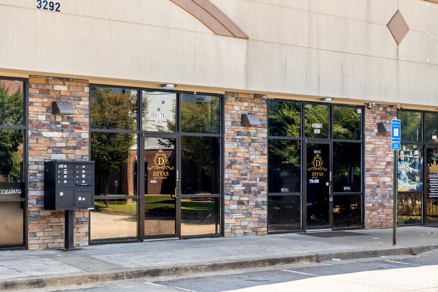 More Photos Of 3292 Laventure Dr, Atlanta Freestanding For Sale