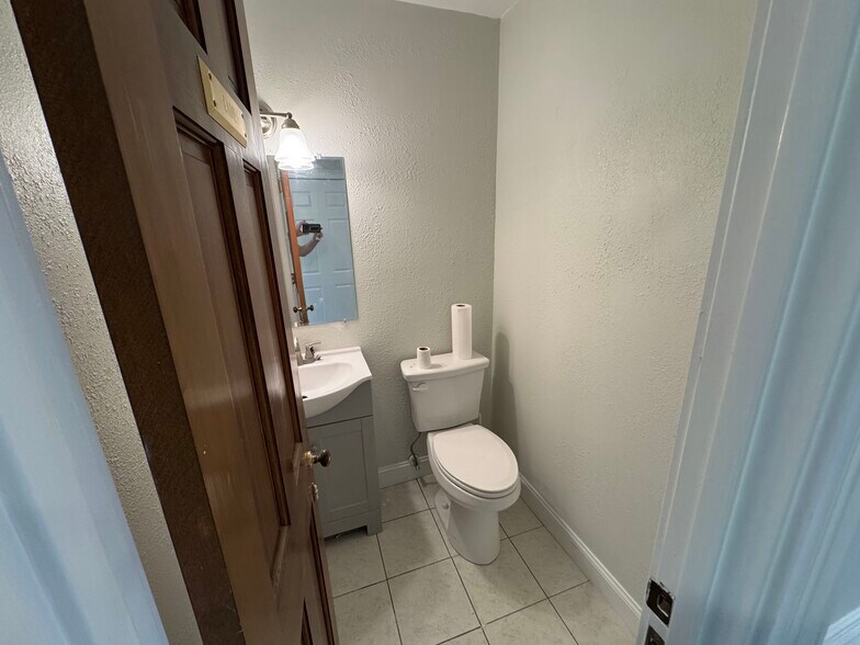 More Photos Of 151 Village Pky NE, Marietta Office Residential For Lease