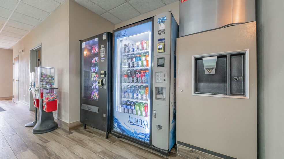 More Photos Of 3005 John Howell Dr, Valparaiso Hotel For Sale