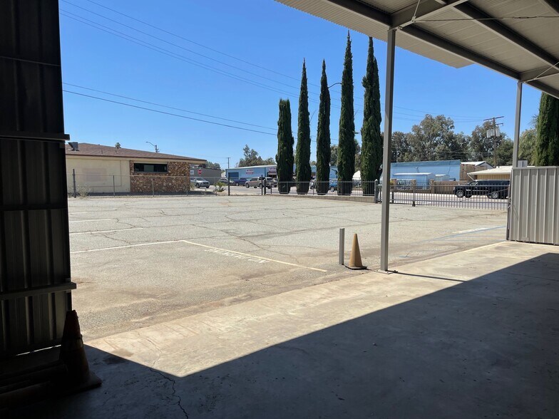 More Photos Of 498 W 6th St, Beaumont Warehouse For Sale