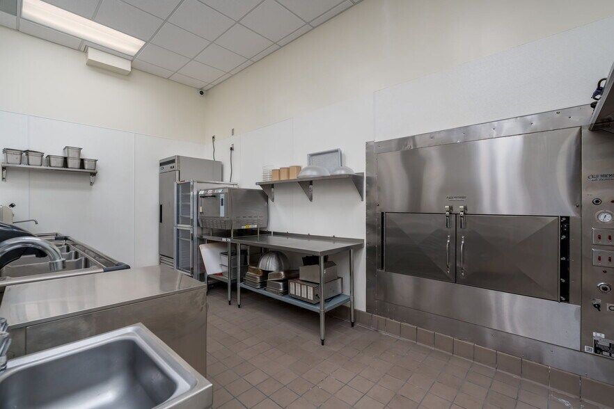 More Photos Of 620 2nd St, Kenyon Storefront For Sale