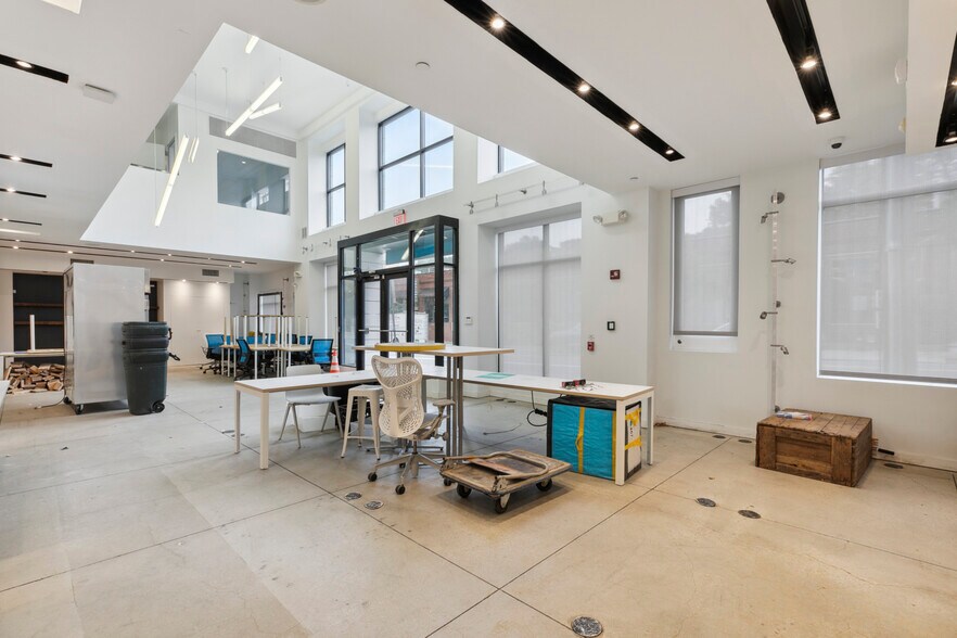More Photos Of 4129 Main St, Philadelphia Office For Sale