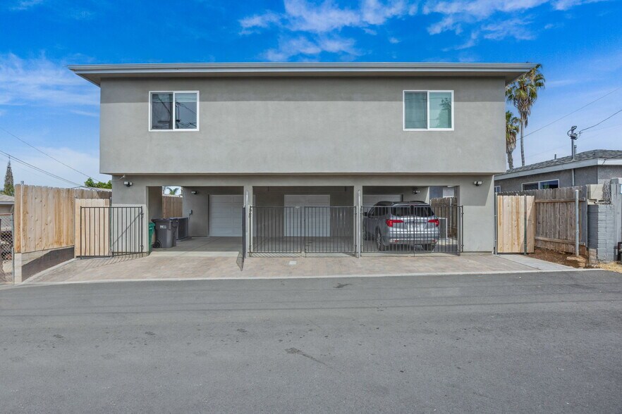 More Photos Of 1417 Lemon St, Oceanside Multifamily For Sale