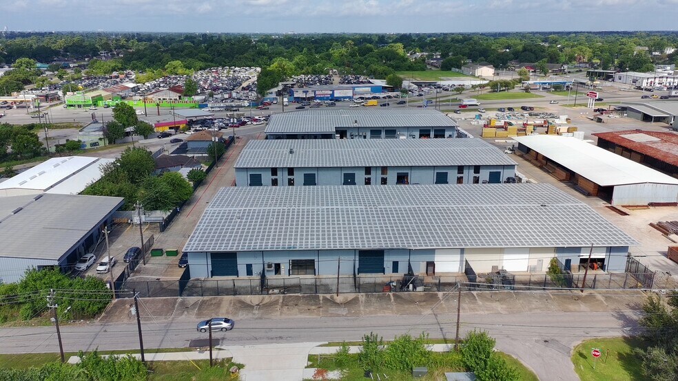 More Photos Of 5708 N Shepherd Dr, Houston Unknown For Lease