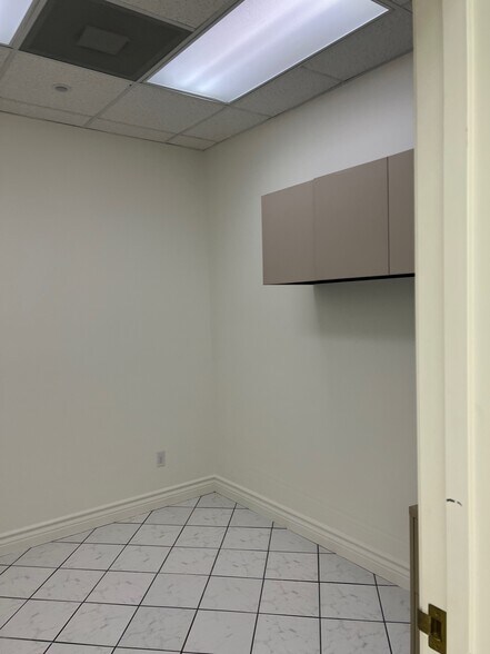 More Photos Of 22119 Sherman Way, Canoga Park Office For Lease