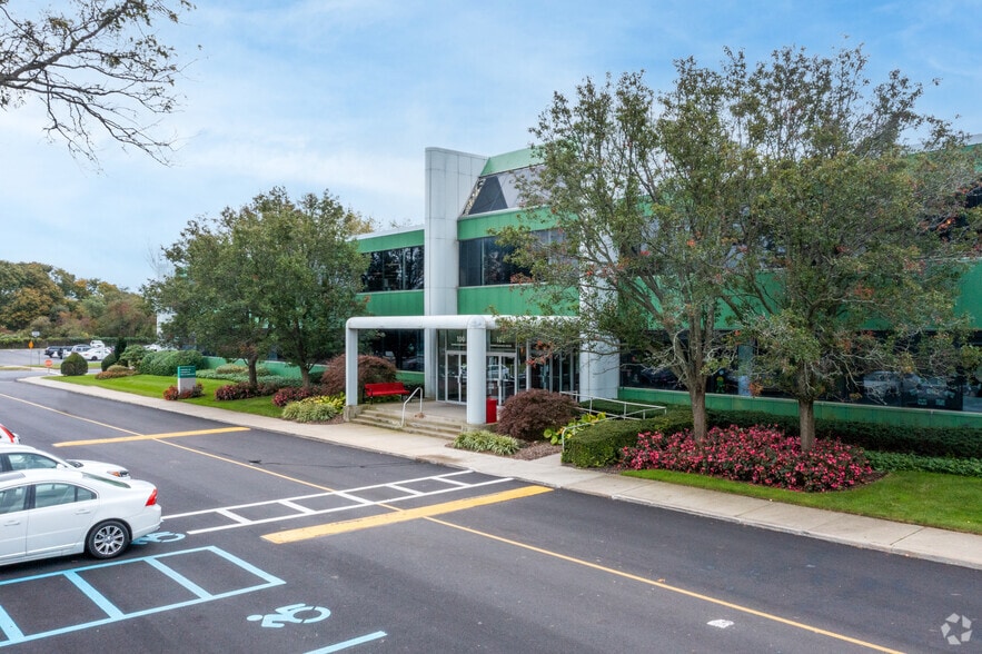 More Photos Of 3500 Sunrise Business, Great River Unknown For Lease