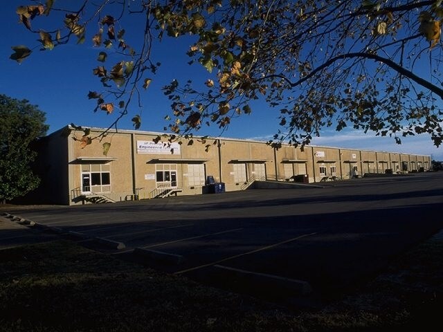 More Photos Of 3860-3892 Delp St, Memphis Distribution For Lease