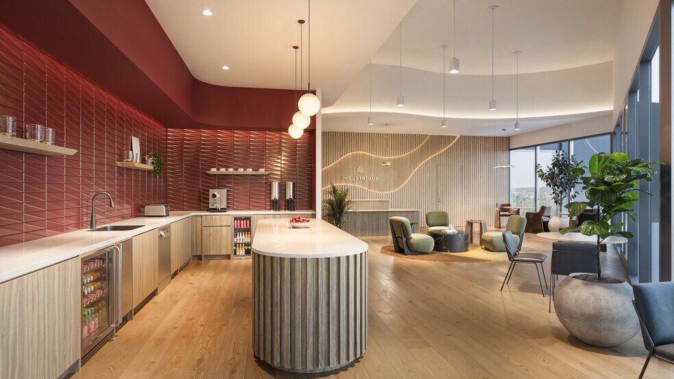 More Photos Of 15301 Ventura Blvd, Sherman Oaks Coworking Space