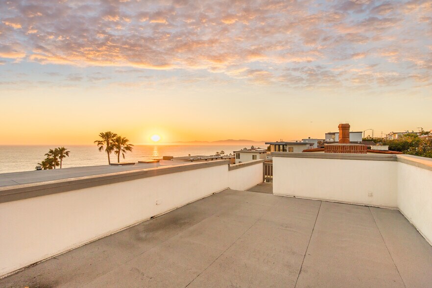 More Photos Of 232 29th St, Manhattan Beach Multifamily For Sale