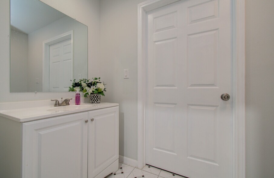 More Photos Of 7514 Bailey Rd, Pearland Warehouse For Lease