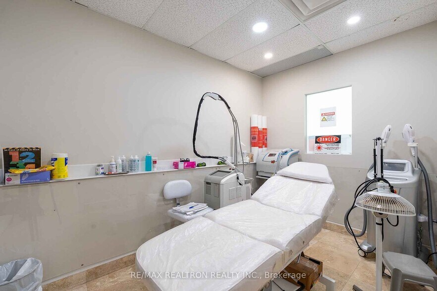 More Photos Of 11685 Yonge St, Richmond Hill Office For Sale