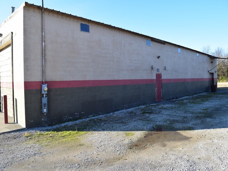 More Photos Of 600 S Camp Ave, Olney Warehouse For Sale