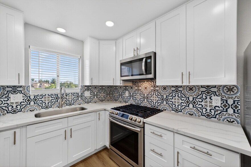 More Photos Of 631 Hillside Ter, Vista Apartments For Sale