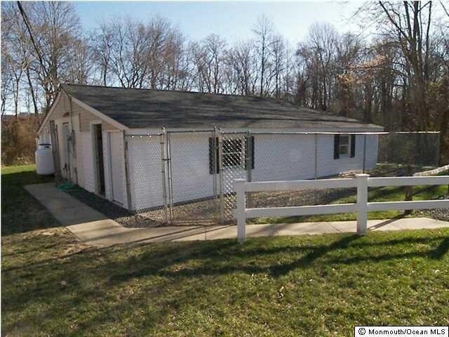 More Photos Of 152 Magnolia Ln, Middletown Veterinarian Kennel For Lease