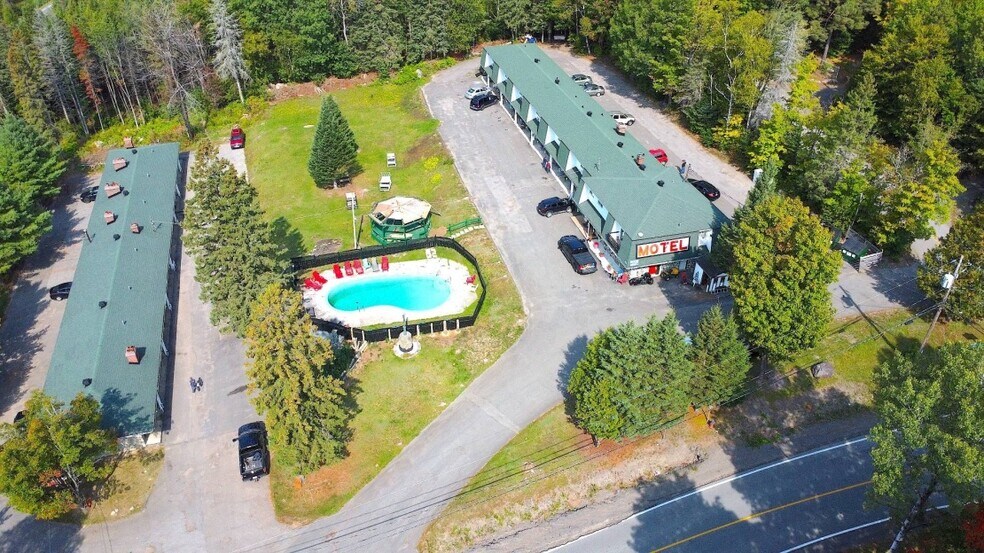 More Photos Of 280 Rue Séraphin, Sainte-adele Hotel For Sale