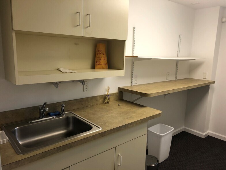 More Photos Of 23 Benedict Pl, Greenwich General Retail For Lease