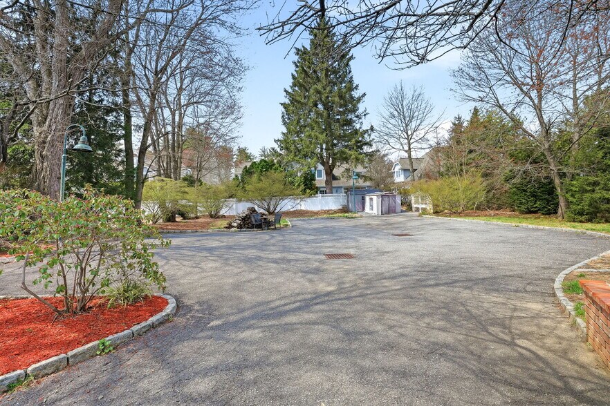 More Photos Of 3 Macdonald Ave, Armonk Office For Sale