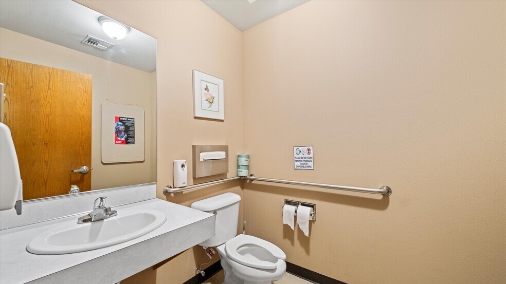 More Photos Of 3807 W Court St, Pasco Office For Sale