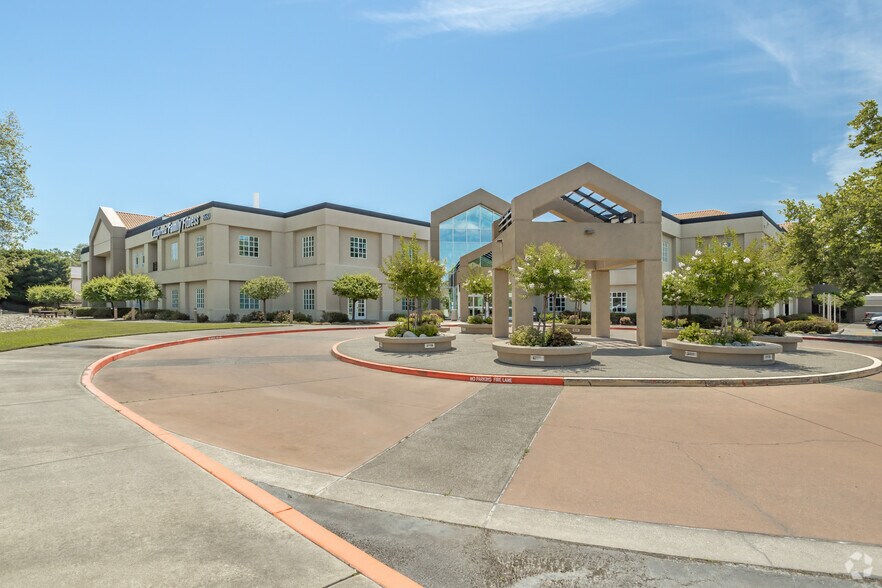 More Photos Of 8680 Greenback Ln, Orangevale Office For Lease