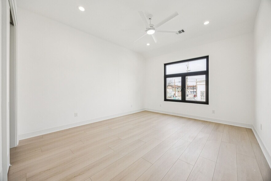 More Photos Of 446 Tyler St, Dallas Office For Sale