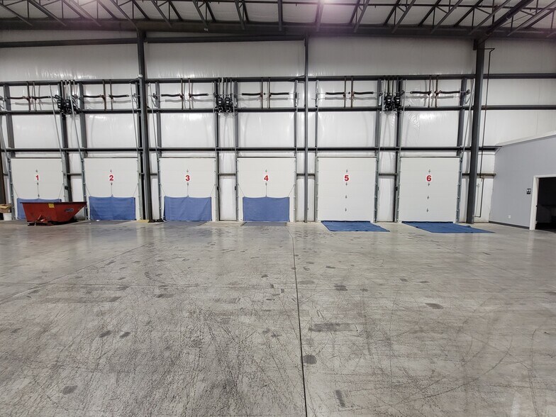 More Photos Of 101 Corporate Dr, Frankfort Warehouse For Lease