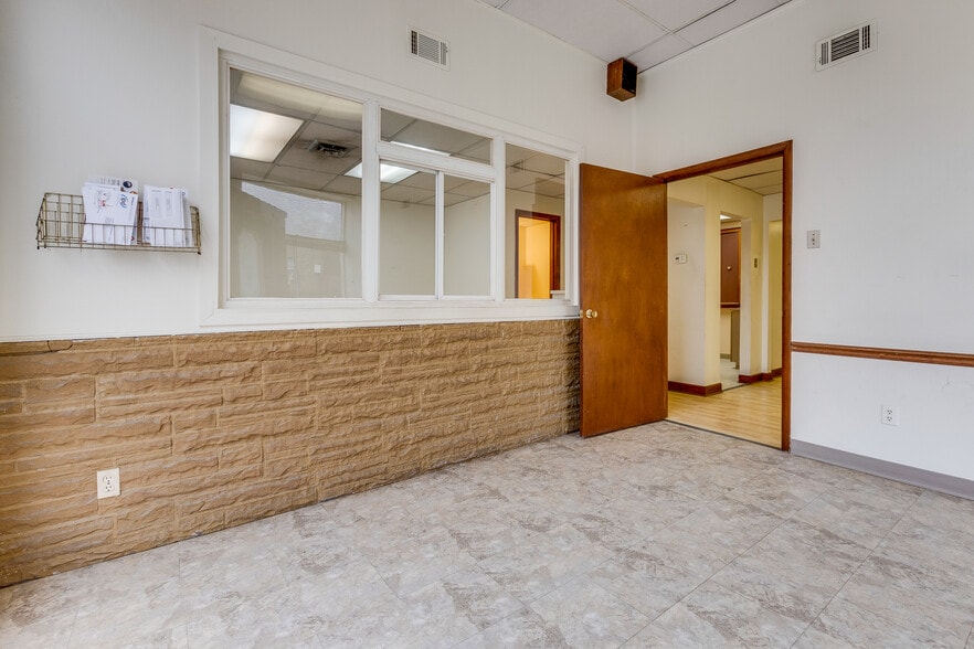 More Photos Of 6300 Forward Ave, Pittsburgh Storefront Retail Residential For Lease