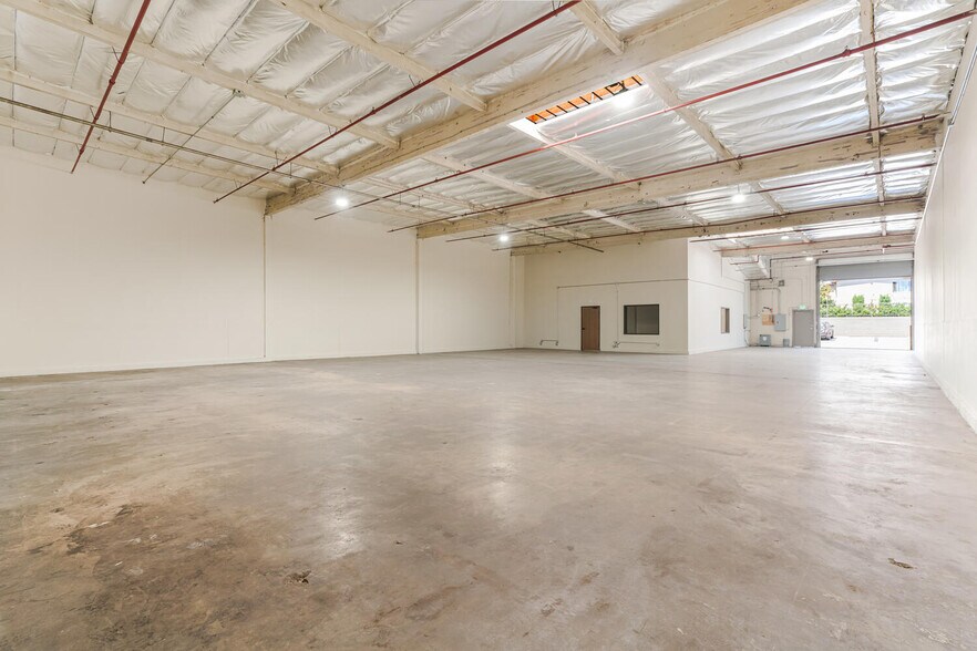 More Photos Of 12701 Van Nuys Blvd, Pacoima Warehouse For Lease