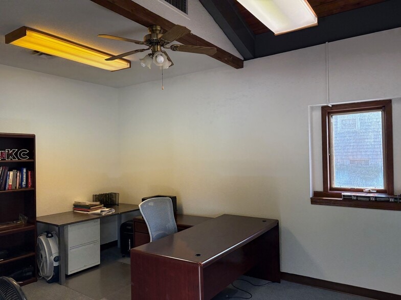 More Photos Of 11305 Hickman Mills Dr, Kansas City Office For Sale