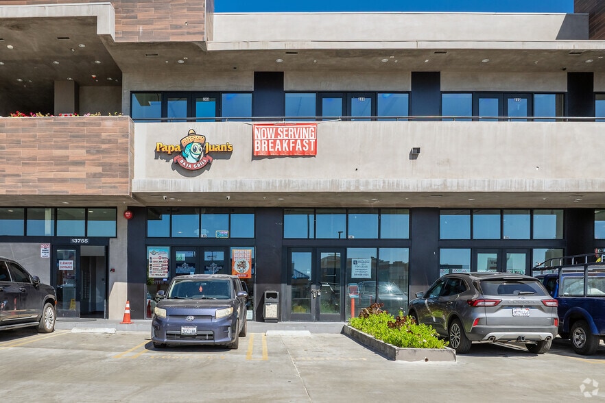 More Photos Of 13755 Roscoe Blvd, Panorama City General Retail For Lease