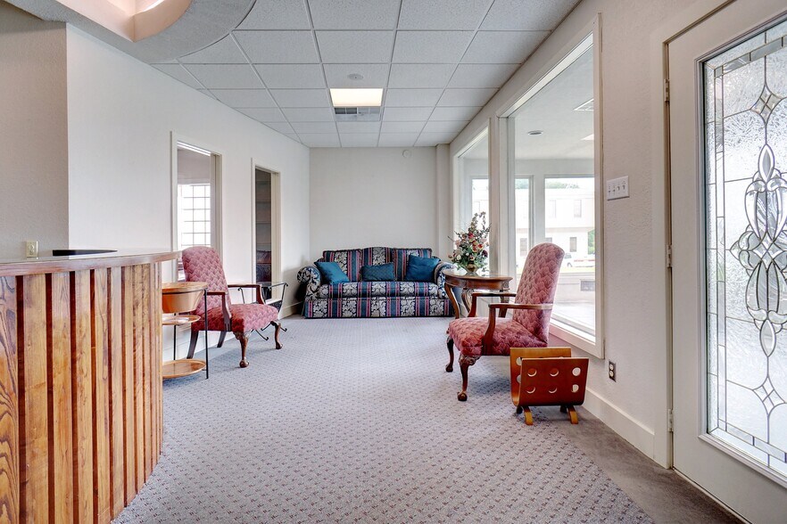 More Photos Of 1303 Northwest Hwy, Garland Office For Lease