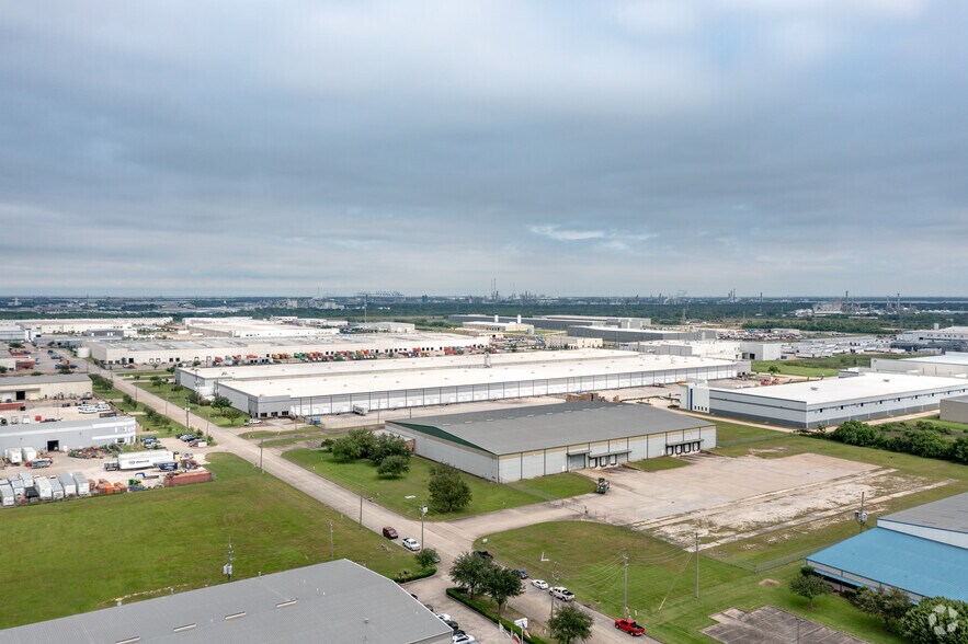 More Photos Of 9770 New Century Dr, Pasadena Warehouse For Lease