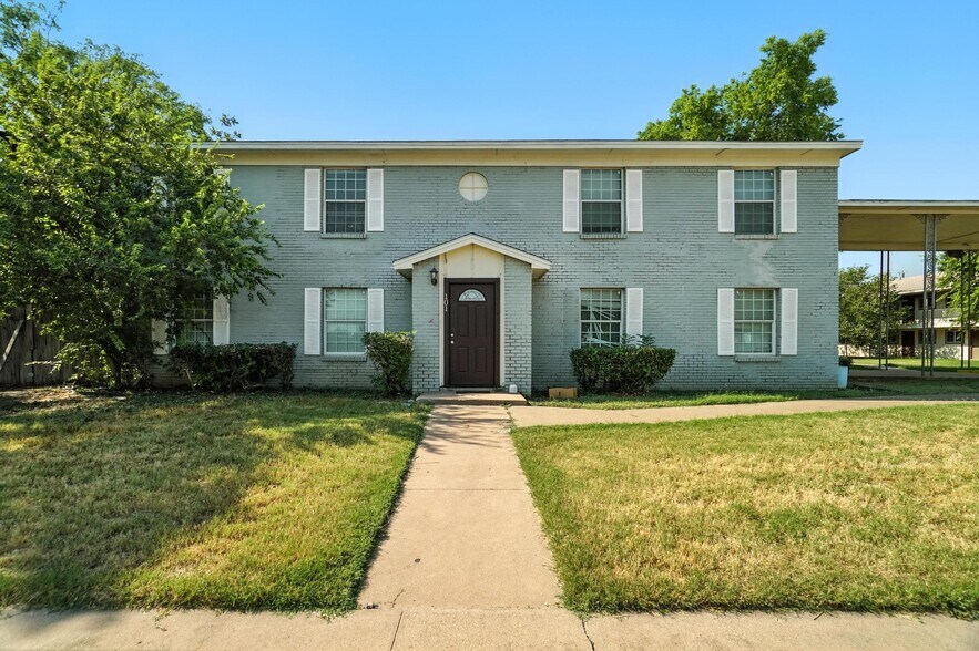 More Photos Of 1705 S 3rd St, Abilene Apartments For Sale