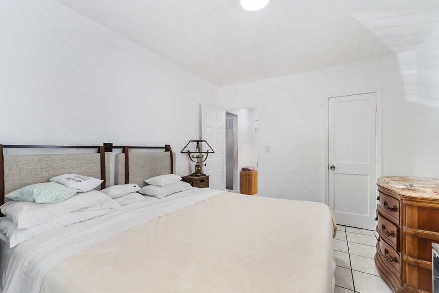 More Photos Of 550 SW 10th St, Miami Apartments For Sale