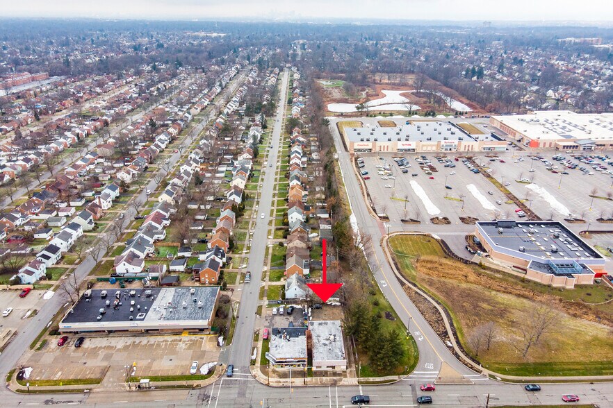 More Photos Of 1962 Warrensville Center Rd, Cleveland Office For Lease
