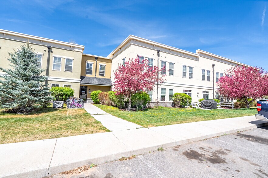 More Photos Of 625 Red Table Dr, Gypsum Apartments For Sale