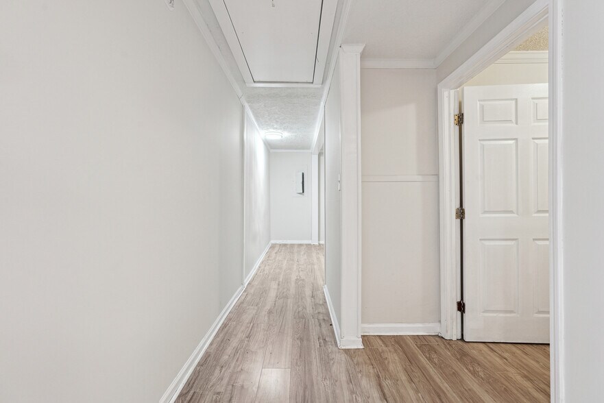 More Photos Of 401 SW Cleveland Ave, Atlanta Office Residential For Sale