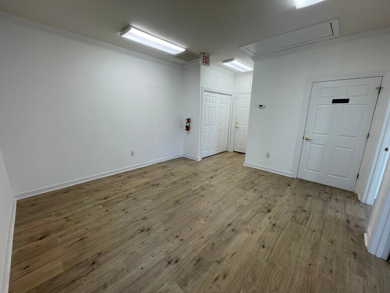 More Photos Of 111 Windel Dr, Raleigh Office Residential For Sale