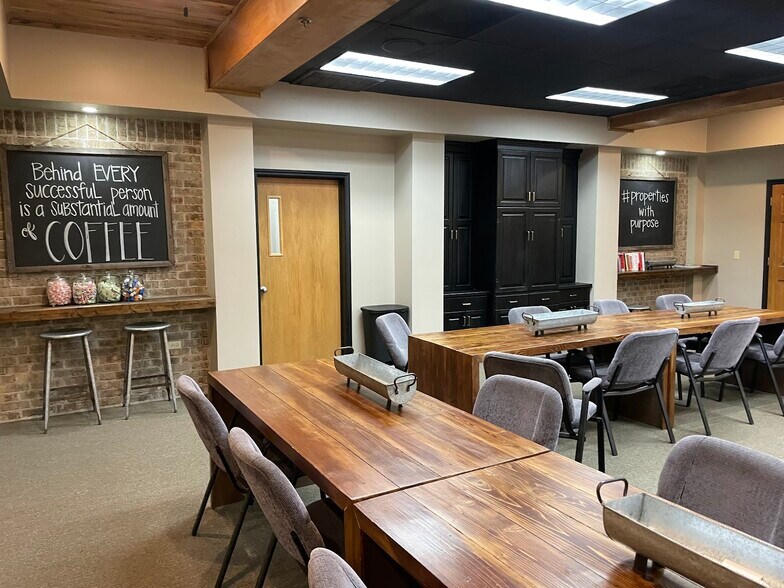 More Photos Of 800 E Main St, Russellville Office For Lease