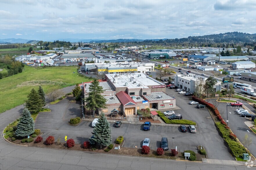 More Photos Of 4242 Commerce St, Eugene Health Club For Sale