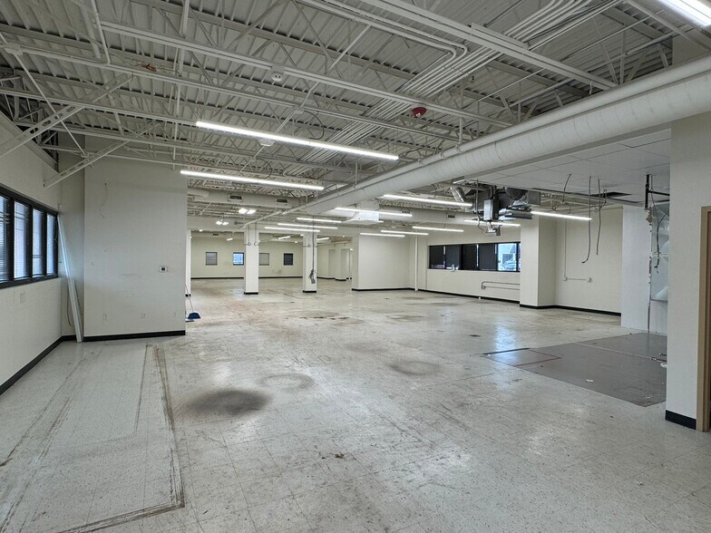 More Photos Of 211 SW Walnut St, Ankeny Office For Sale