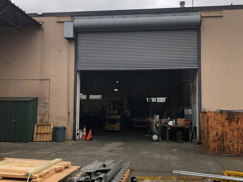 More Photos Of 2440 W Commodore Way, Seattle Manufacturing For Lease